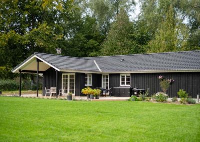 Træhytte ved-kildepladsen-35-31